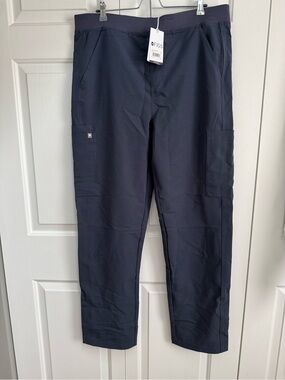 Figs Men's Navy Cargo Scrub Pants (night sky axim)